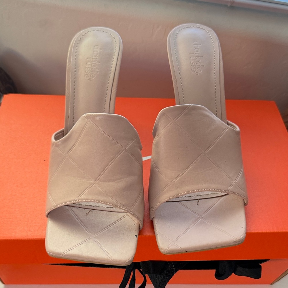 Charlotte Russe Women's Cream Quilted Mules